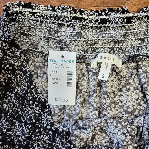 Maurices Off The Shoulder NWT Never Worn Black and White Lace Blouse Size Small - Picture 3 of 9